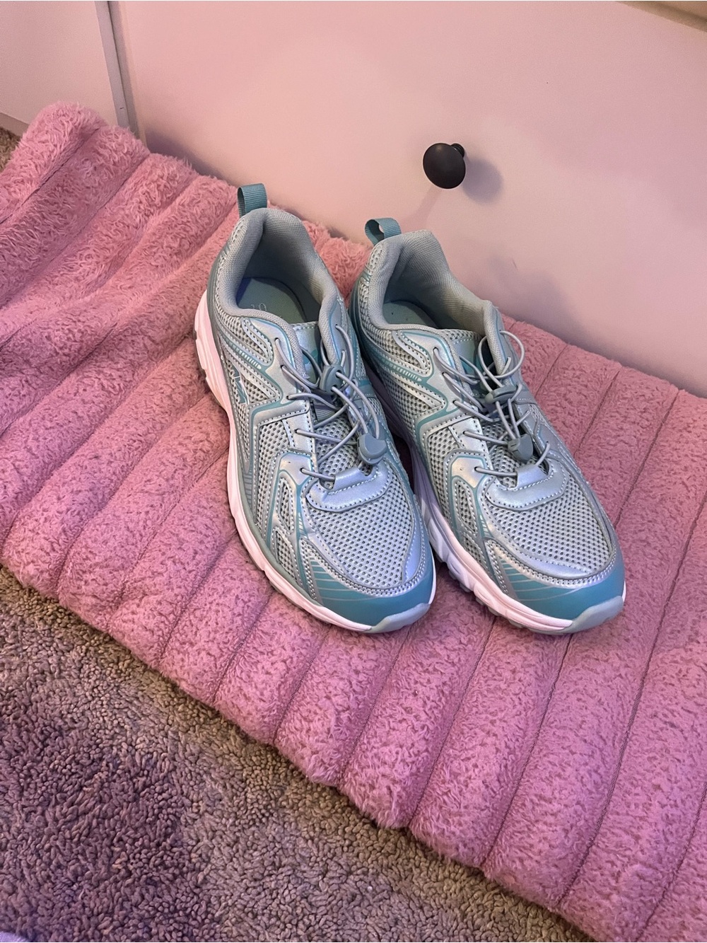 Avia Light Blue Teal and White Women's Athletic Sneakers